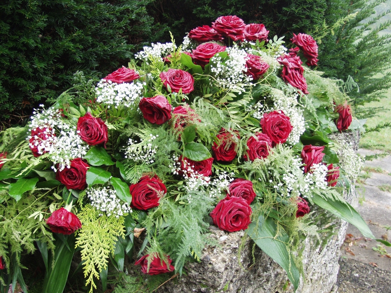 funeraire-NEOULES-min_roses-61203